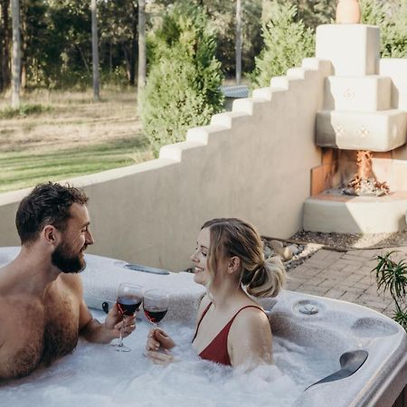 Casa La Vina Pokolbin - Romantic Villas With Outdoor Hot Tubs And Fireplaces المظهر الخارجي الصورة